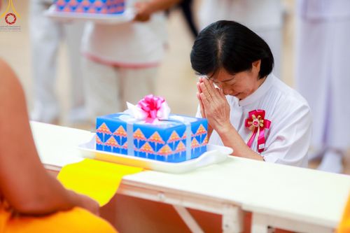 ภาพ No.153354:พิธีมุทิตาสักการะ พระภิกษุ-สามเณร ผู้สอบไล่ได้เปรียญธรรม ประโยค 1-2 ถึงประโยค ป.ธ.9 และบาลีศึกษา ประโยค1-2 ถึง บ.ศ.9 , พิธีมอบดวงแก้วสามเณรผู้ทรงบาลีไวยากรณ์ วัดพระธรรมกาย และ ศูนย์ส่งเสริมศีลธรรมในประเทศและต่างประเทศ วันอาทิตย์ที่ 8 กันยายน พ.ศ.2567