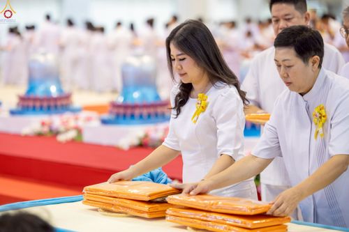 ภาพ No.240852:วันพุธที่ 27 สิงหาคม พ.ศ. 2568 พิธีทอดผ้าป่าเพื่อสร้างอาคาร  82 ปี หลวงพ่อธัมมชโย สมทบกฐินวัดพระธรรมกาย และกฐิน 30,000 วัดทั่วประเทศ ครั้งที่ 1