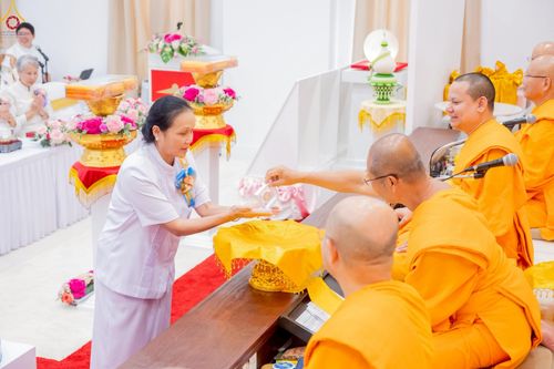 ภาพ No.234758:วันอาทิตย์ที่ 20 กรกฎาคม  พ.ศ.2568 พิธีทอดผ้าป่าภาคพื้นอเมริกา พิธีเจริญพระพุทธมนต์ ฉลองอาคารแก้วธรรมชัยรัตนอนันต์ วัดพระธรรมกายเทนเนสซี ประเทศสหรัฐอเมริกา