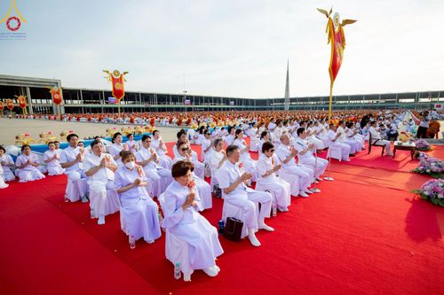 ภาพ No.221718:วันอังคารที่ 22 เมษายน พ.ศ. 2568 ภาพพิธีถวายมหาสังฆทานคณะสงฆ์ 40,000 กว่าวัดทั่วประเทศ เนื่องในวันคุ้มครองโลก ชุดที่ 2 (ปลื้มให้สมการรอคอย) ณ ลานธรรมพระมหาธรรมกายเจดีย์ วัดพระธรรมกาย