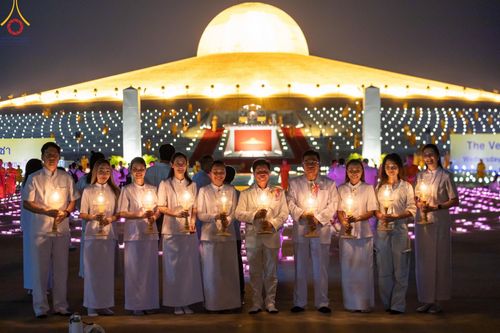 ภาพ No.279390:พิธีจุดวิสาขประทีป พิธีเวียนประทักษิณ ในวันวิสาขบูชา พุธที่ 22 พฤษภาคม พ.ศ. 2567 ( วันพระขึ้น 15 ค่ำ เดือน 6 ) ณ ลานธรรม พระมหาธรรมกายเจดีย์ วัดพระธรรมกาย จ.ปทุมธานี