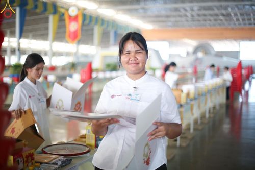 ภาพ No.61500:V.36 ทุ่มเทเพื่อพ่อ 80 ปี ภาพการเตรียมงานของหน่วยงานต่างๆ เพื่อพิธีฉลองอายุวัฒนมงคล 80 ปี หลวงพ่อธัมมชโย และรับถวายมหาสังฆทาน 10,000 กว่าวัดทั่วประเทศ ในวันคุ้มครองโลก จันทร์ที่ 22 เมษายน พ.ศ.2567