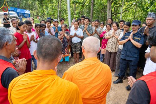 ภาพ No.348070:วันที่ 8 กันยายน พ.ศ.2569 พระธรรมฑูตไทย สายอินเดีย เนปาล พร้อมด้วยคณะสงฆ์เนปาล  วัดไทยลุมพินี วัดพระธรรม และมูลนิธิธรรมกาย ร่วมช่วยเหลือผู้ประสบภัยน้ำท่วมประเทศเนปาล