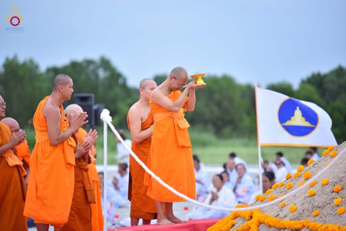 ภาพ No.346647:วันอาทิตย์ที่ 30 สิงหาคม พ.ศ.2569 พิธีทอดผ้าป่า สวดธรรมจักรกัปปวัตนสูตรกลั่นแผ่นดินโปรยรัตนชาติ  สถาปนาองค์พระเจดีย์เพื่อสร้างสันติภาพโลก  ณ ศูนย์ปฏิบัติธรรมพนมสารคาม (เพชรตะวัน) จังหวัดฉะเชิงเทรา