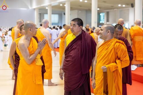 ภาพ No.207476:พิธีตักบาตร และปฏิบัติธรรมช่วงสาย ในวันมาฆบูชา วันพุธที่ 12 กุมภาพันธ์ พ.ศ. 2568 ณ วัดพระธรรมกาย จังหวัดปทุมธานี