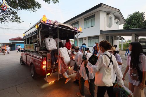 ภาพ No.110631:พิธีต้อนรับพระธรรมยาตรา ในโครงการธรรมยาตรากตัญญูบูชา มหาปูชนียาจารย์ พระมงคลเทพมุนี(สด จนฺทสโร) พระผู้ปราบมาร อนุสรณ์สถาน 7 แห่ง ปีที่ 12 วันที่ 11 มกราคม พ.ศ. 2567 ณ อนุสรณ์สถานลำดับที่ 3 สถานที่เกิดใหม่ในเพศสมณะ วัดสองพี่น้อง จ.สุพรรณบุรี