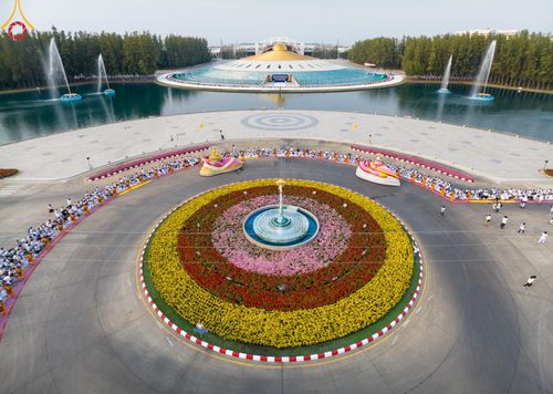 ภาพ No.120258:พิธีต้อนรับพระธรรมยาตรา ในโครงการธรรมยาตรา กตัญญูบูชา มหาปูชนียาจารย์ พระมงคลเทพมุนี(สด จนฺทสโร) พระผู้ปราบมาร อนุสรณ์สถาน 7 แห่ง ปีที่ 12 วันที่ 28 มกราคม พ.ศ. 2567 ณ วัดพระธรรมกาย จ.ปทุมธานี