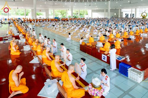 ภาพ No.346134:วันที่ 28 สิงหาคม พ.ศ.2569 พิธีบุพเปตพลี ครั้งที่ 186 ร่วมอุทิศส่วนกุศล แด่หมู่ญาติผู้ล่วงลับไปแล้ว และเป็นปัจจัยสนับสนุน การเผยแผ่พระพุทธศาสนา ณ หอฉันคุณยายอาจารย์ วัดพระธรรมกาย