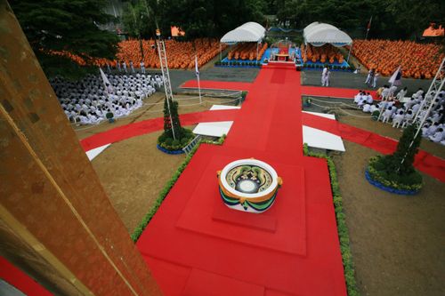 ภาพ No.2994:พิธีตอกเสาเข็มอาคารคุณยายอาจารย์ฯ “หนึ่งไม่มีสอง”