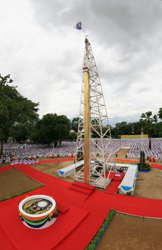 ภาพ No.2996:พิธีตอกเสาเข็มอาคารคุณยายอาจารย์ฯ “หนึ่งไม่มีสอง”