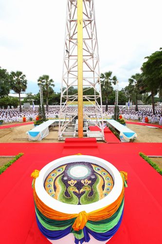 ภาพ No.3002:พิธีตอกเสาเข็มอาคารคุณยายอาจารย์ฯ “หนึ่งไม่มีสอง”