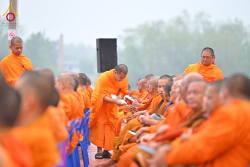 ภาพ No.284663:วันอาทิตย์ที่ 14 ธันวาคม พ.ศ.2568  พิธีทำบุญเมืองสุราษฎร์ธานี 110ปี และพิธีตักบาตรพระสงฆ์ 1,110 รูป  ณ บริเวณริมน้ำวัดกลาง (เก่า) ถนนบ้านดอน ตำบลตลาดใหม่ อำเภอเมือง จังหวัดสุราษฎร์ธานี