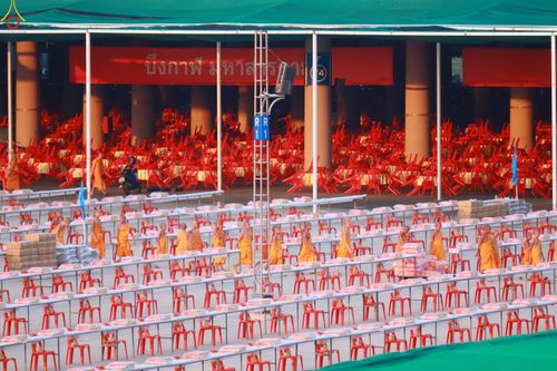 ภาพ No.322659:วันที่ 17 เมษายน พ.ศ.2569 การเรียงกล่องไทยธรรม เรียงน้ำดื่ม เรียงร่ม ณ ลานธรรมพระมหาธรรมกายเจดีย์ เพื่องานถวายมหาสังฆทาน 40,000 กว่าวัดทั่วประเทศ วันคุ้มครองโลก 22 เมษายน พ.ศ.2569 วัดพระธรรมกาย