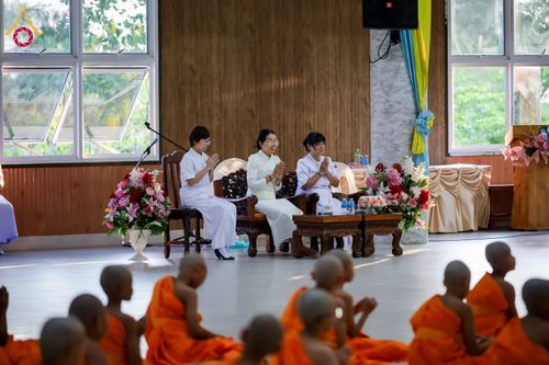 ภาพ No.317529:วันอาทิตย์ ที่ 29 มีนาคม พ.ศ.2569  พิธีปลงผม , พิธีขอขมามอบบาตรและผ้าไตร , พิธีบรรพชา ณ ศูนย์ปฏิบัติธรรมสมุทรปราการ จำนวน 42 รูป
