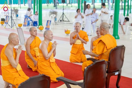 ภาพ No.286577:วันเสาร์ที่ 12 กรกฏาคม พ.ศ.2568 พิธีบรรพชาอุปสมบท  โครงการบรรพชาอุปสมบทหมู่ ธรรมทายาทนานาชาติ(ภาคภาษาจีน), โครงการบรรพชาสามเณร โรงเรียนนานาชาติ รุ่นที 14