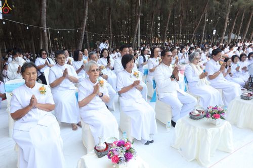 ภาพ No.289311:วันที่ 7 มกราคม พ.ศ. 2569 พิธีตักบาตรพระธรรมยาตรา ณ อนุสรณ์สถานลำดับที่ 1 สถานที่เกิดด้วยรูปกายเนื้อ อนุสรณ์สถานมหาวิหารพระมงคลเทพมุนี (โลตัสแลนด์) อ.สองพี่น้อง จ.สุพรรณบุรี ในโครงการธรรมยาตรา กตัญญูบูชา มหาปูชนียาจารย์ พระมงคลเทพมุนี(สด จนฺทสโร) พระผู้ป