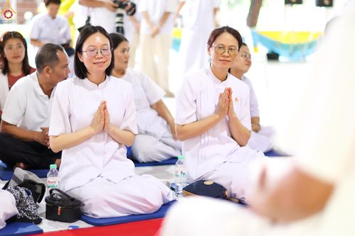 ภาพ No.338368:วันอาทิตย์ที่ 5 กรกฎาคม พศ.2569 พิธีตัดปอยผมธรรมทายาทนานาชาติ IDOP รุ่นที่ 21 จากประเทศจีน มาเลเซีย สิงคโปร์ และไต้หวัน ณ โถงช้าง วัดพระธรรมกาย