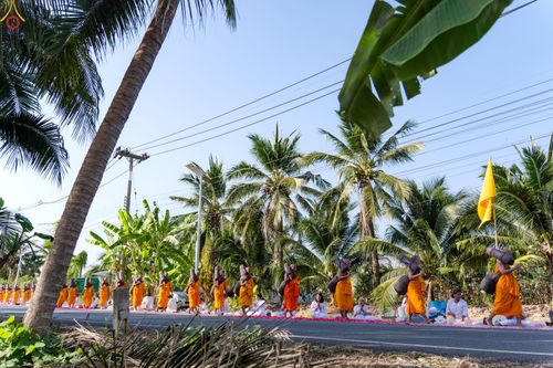 ภาพ No.290444:วันที่ 7 มกราคม พ.ศ. 2569 พิธีต้อนรับพระธรรมยาตรา ณ อนุสรณ์สถานลำดับที่ 2  สถานที่ตั้งมโนปณิธานบวชตลอดชีวิต อนุสรณ์สถานคลองบางนางแท่น (ภาพชุดที่ 2) อ.สามพราน จ.นครปฐม ในโครงการธรรมยาตรา กตัญญูบูชา มหาปูชนียาจารย์ พระมงคลเทพมุนี(สด จนฺทสโร) พระผู้ปราบมาร 