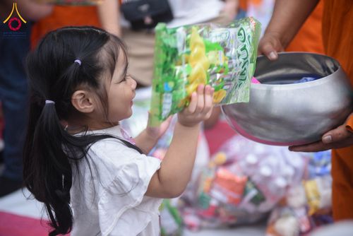 ภาพ No.285985:วันเสาร์ที่ 13 ธันวาคม พ.ศ.2568 พิธีตักบาตรพระภิกษุสามเณร 1,000 รูป ณ บริเวณหน้าอุทยานแห่งชาติเขาใหญ่ อำเภอปากช่อง จ.นครราชสีมา