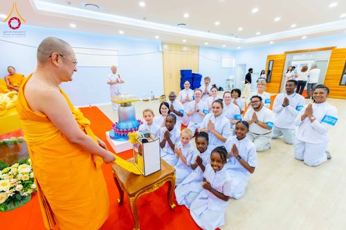 ภาพ No.313308:วันอาทิตย์ที่ 8 มีนาคม พ.ศ. 2569 พิธีสมโภชรูปเหมือนพระมงคลเทพมุนี (สด จนฺทสโร) และพิธีทอดผ้าป่าสามัคคีเพื่อสร้างวิหารพระมงคลเทพมุนี ณ วัดพุทธเคปทาวน์ ประเทศแอฟริกาใต้