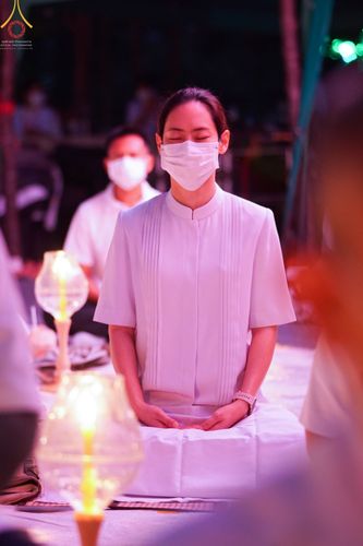 ภาพ No.70269:พิธีจุดประทีปถวายเป็นพุทธบูชา และบูชาธรรมมหาปูชนียาจารย์ ในโครงการธรรมยาตรากตัญญูบูชา มหาปูชนียาจารย์ พระมงคลเทพมุนี(สด จนฺทสโร) พระผู้ปราบมาร ปีที่ 11 ณ อนุสรณ์สถานลำดับที่ 2 สถานที่ตั้งมโนปณิธานบวชตลอดชีวิต อนุสรณ์สถานคลองบางนางแท่น อ.สามพราน จ.นครปฐม 