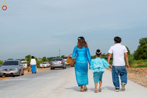 ภาพ No.49657:ประมวลภาพพิธีตักบาตรพระสงฆ์ 1,091 รูป เนื่องในวันแม่แห่งชาติ ณ ตลาดจัมโบ้ ชุดที่ 2