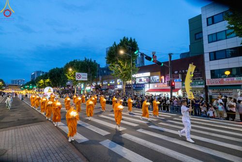 ภาพ No.81102:Lotus Lantern Festival 2023  เทศกาลโคมดอกบัว เนื่องในวันวิสาขบูชา   ของชาวพุทธทุกชาติ ทุกนิกาย ในสาธารณรัฐเกาหลีใต้ วันที่ 20-21 พฤษภาคม พ.ศ. 2566