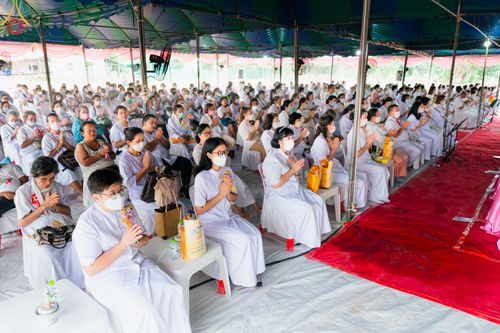 ภาพ No.81403:พิธีทอดผ้าป่า วางดวงแก้วบรมจักรพรรดิ  โปรยรัตนชาติ และพิธีตอกเสาเข็มมงคลต้นแรก อาคาร 80 ปี หลวงพ่อธัมมชโย ณ ศูนย์ปฏิบัติธรรมวิหารแดง อำเภอวิหารแดง จังหวัดสระบุรี วันอาทิตย์ที่ 28 พฤษภาคม พ.ศ.2566