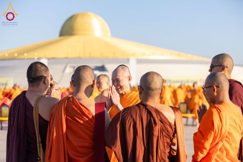 ภาพ No.285306:วันจันทร์ที่ 15 ธันวาคม พ.ศ.2568  บันทึกภาพหมู่ประวัติศาสตร์ โครงการบรรพชาอุปสมบทหมู่  รุ่นบูชาธรรมมหาปูชนียาจารย์ ประจำปี 2568 ณ ลานธรรมมหาธรรมกายเจดีย์ วัดพระธรรมกาย