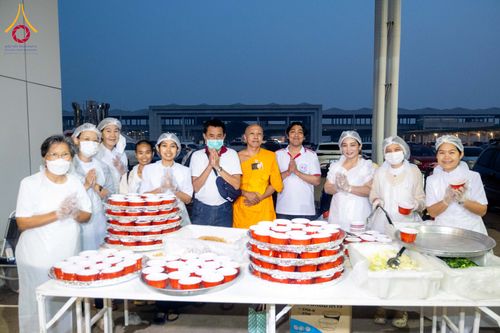 ภาพ No.306829:วันที่ 31 มกราคม พ.ศ. 2569 พิธีถวายภัตตาหารเป็นสังฆทาน แด่พระธรรมยาตรา ณ วัดพระธรรมกาย  จังหวัดปทุมธานี ในโครงการธรรมยาตรา กตัญญูบูชา มหาปูชนียาจารย์ พระมงคลเทพมุนี(สด จนฺทสโร) พระผู้ปราบมาร อนุสรณ์สถาน 7 แห่ง ปีที่ 14