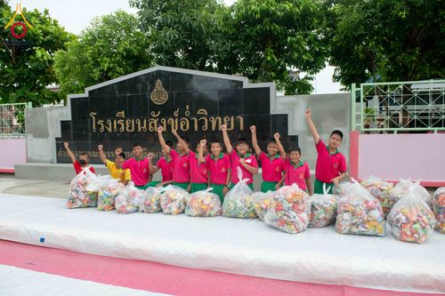 ภาพ No.342587:วันที่ 5 สิงหาคม พ.ศ. 2569  กิจกรรมตักบาตรโครงการรักความดี เพื่อเผยแผ่งานพระพุทธศาสนา  ศูนย์คมนาคม วัดพระธรรมกาย ณ โรงเรียนสังข์อ่ำ อ.คลองหลวง จ.ปทุมธานี
