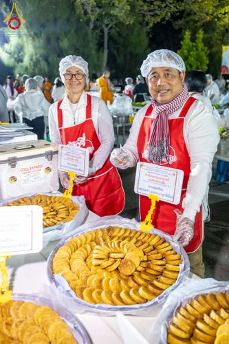 ภาพ No.293433:วันที่ 13 มกราคม พ.ศ. 2569 พิธีถวายภัตตาหารเป็นสังฆทาน แด่พระธรรมยาตรา ณ อนุสรณ์สถานมหาวิหารพระมงคลเทพมุนี (โลตัสแลนด์) อ.สองพี่น้อง จ.สุพรรณบุรี ในโครงการธรรมยาตรา กตัญญูบูชา มหาปูชนียาจารย์ พระมงคลเทพมุนี(สด จนฺทสโร) พระผู้ปราบมาร อนุสรณ์สถาน 7 แห่ง ปี