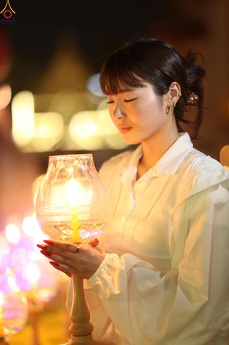 ภาพ No.297186:วันที่ 17 มกราคม พ.ศ. 2569 พิธีจุดประทีปถวายเป็นพุทธบูชา และบูชาธรรมมหาปูชนียาจารย์ (ภาพชุดที่ 2) ณ วัดโบสถ์บน ต.บางคูเวียง จ.นนทบุรี อนุสรณ์สถานลำดับที่ 4 สถานที่เกิดด้วยกายธรรม ในโครงการธรรมยาตรา กตัญญูบูชา มหาปูชนียาจารย์ พระมงคลเทพมุนี(สด จนฺทสโร) พร