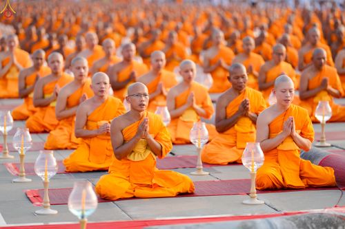 ภาพ No.307437:วันที่ 31 มกราคม พ.ศ. 2569 พิธีจุดประทีปธรรมถวายเป็นพุทธบูชา  และบูชาธรรมมหาปูชนียาจารย์ (ภาพชุดที่ 2) ณ วัดพระธรรมกาย ปทุมธานี ในโครงการธรรมยาตรา กตัญญูบูชา มหาปูชนียาจารย์ พระมงคลเทพมุนี(สด จนฺทสโร) พระผู้ปราบมาร อนุสรณ์สถาน 7 แห่ง ปีที่ 14