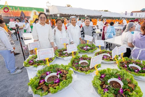 ภาพ No.290839:วันที่ 9 มกราคม พ.ศ. 2569 พิธีถวายภัตตาหารเป็นสังฆทาน แด่พระธรรมยาตรา ณ อนุสรณ์สถานคลองบางนางแท่น อ.สามพราน จ.นครปฐม ในโครงการธรรมยาตรา กตัญญูบูชา มหาปูชนียาจารย์ พระมงคลเทพมุนี(สด จนฺทสโร) พระผู้ปราบมาร อนุสรณ์สถาน 7 แห่ง ปีที่ 14