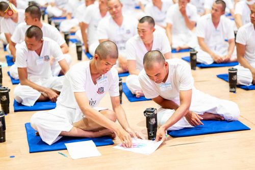 ภาพ No.341525:วันที่ 26 กรกฎาคม พ.ศ. 2569 โครงการพัฒนาคุณธรรม จริยธรรม สำหรับนักเรียนนายสิบตำรวจ (นสต.) รุ่นที่ 17 ศูนย์ฝึกอบรมตำรวจภูธรภาค 1 ได้จัดกิจกรรม  จุดเทียนรวมใจและปฏิบัติธรรมเจริญสมาธิภาวนา เพื่อน้อมอุทิศถวายเป็นพระราชกุศลฯ ณ ศูนย์ปฏิบัติธรรมเวิล์ดพีช วัลเล่