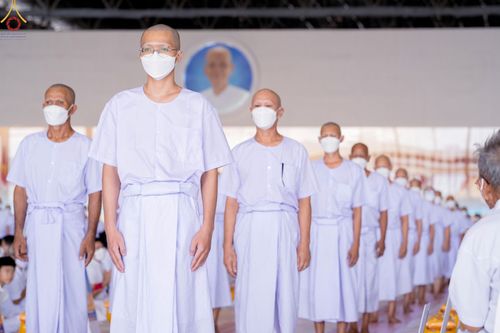 ภาพ No.63878:พิธีขอขมาและมอบผ้าไตรแด่นาคธรรมทายาท โครงการอุปสมบทบูชาธรรมมหาปูชนียาจารย์ วันอาทิตย์ที่ 20 พฤศจิกายน พ.ศ. 2565