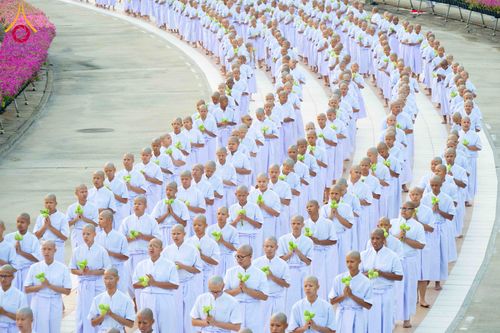 ภาพ No.319355:วันเสาร์ที่ 4 เมษายน พ.ศ.2569 พิธีขอขมา มอบผ้าไตร และถวายบาตรแด่นาคธรรมทายาท ในโครงการบรรพชาสามเณรฟื้นฟูพระพุทธศาสนาทั่วไทย โครงการหน่อแก้วเปรียญธรรม รุ่นที่ 14 โครงการสามเณรยุวธรรมทายาท รุ่นที่ 34 โครงการสามเณรมัชฌิมธรรมทายาท รุ่นที่ 30 ณ สภาธรรมกายสากล