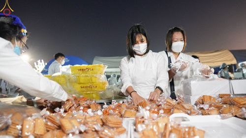 ภาพ No.71141:พิธีถวายภัตตาหารเป็นสังฆทาน แด่คณะพระธรรมยาตราฯ ในโครงการธรรมยาตราฯ ปีที่ 11 ณ อนุสรณ์สถานคลองบางนางแท่น อ.สามพราน จ.นครปฐม วันที่ 14 มกราคม พ.ศ. 2566