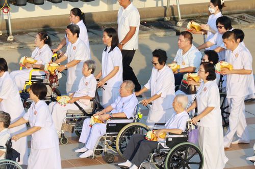 ภาพ No.330394:วันวิสาขบูชา อาทิตย์ที่ 31 พฤษภาคม พ.ศ.2569 พิธีเวียนประทักษิณ และพิธีวันทาเจดีย์ ณ พระมหาธรรมกายเจดีย์ วัดพระธรรมกาย จังหวัดปทุมธานี