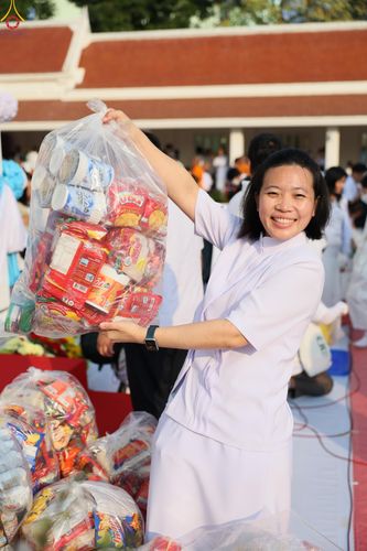 ภาพ No.297734:วันที่ 18 มกราคม พ.ศ. 2569 พิธีตักบาตรพระธรรมยาตรา ณ วัดโบสถ์บน ต.บางคูเวียง จ.นนทบุรี อนุสรณ์สถานลำดับที่ 4 สถานที่เกิดด้วยกายธรรม ในโครงการธรรมยาตรา กตัญญูบูชา มหาปูชนียาจารย์ พระมงคลเทพมุนี(สด จนฺทสโร) พระผู้ปราบมาร อนุสรณ์สถาน 7 แห่ง ปีที่ 14