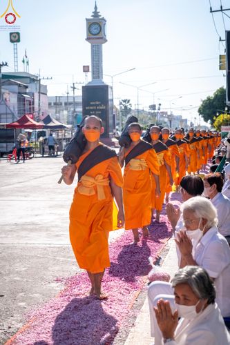 ภาพ No.105634:พิธีต้อนรับพระธรรมยาตรา ในโครงการธรรมยาตรากตัญญูบูชา มหาปูชนียาจารย์ พระมงคลเทพมุนี(สด จนฺทสโร) พระผู้ปราบมาร อนุสรณ์สถาน 7 แห่ง ปีที่ 12 วันที่ 3 มกราคม พ.ศ. 2567 ณ อนุสรณ์สถานโลตัสแลนด์ จ.สุพรรณบุรี