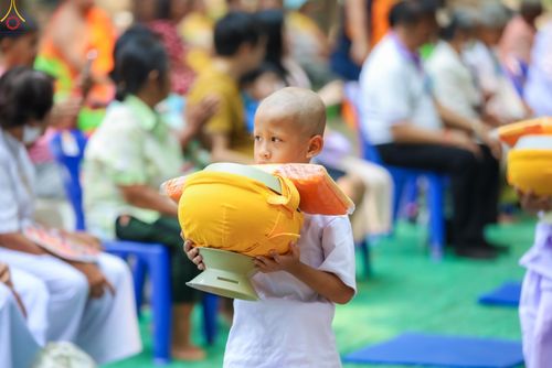 ภาพ No.317973:วันพฤหัสบดีที่ 2 เมษายน พ.ศ.2569 พิธีปลงผม , พิธีขอขมามอบบาตรและผ้าไตร , พิธีบรรพชาสามเณร จำนวน 28 รูป   ณ วัดโซกเป็ดอภิญญาโณ ต.เมืองเก่า อ.เมือง จ.สุโขทัย