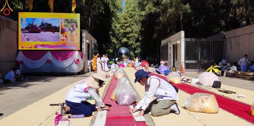 ภาพ No.105810:V.2 ทุ่มเท การเตรียมงาน เก็บงาน การรับบุญของเจ้าหน้าที่หน่วยงานต่างๆ เพื่อโครงการธรรมยาตรา กตัญญูบูชามหาปูชนียาจารย์ พระมงคลเทพมุนี (สด จนฺทสโร) พระผู้ปราบมาร อนุสรณ์สถาน 7 แห่ง ปีที่ 12 ระหว่างวันที่ 2 - 31 มกราคม พ.ศ.2567