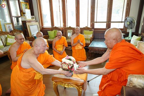 ภาพ No.286242:วันที่ 12 กรกฎาคม พศ.2568 (แรม 2 ค่ำ เดือน 8) พระภิกษุวัดพระธรรมกาย ทำวัตรพระผู้ใหญ่ เนื่องในวันเข้าพรรษา