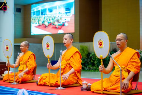 ภาพ No.91062:พิธีบำเพ็ญกุศลสวดพระอภิธรรม  อุบาสกถาวร พรหมถาวร (อุบาสกผู้ปั้นพระ) คืนสุดท้าย วันศุกร์ที่ 20 ตุลาคม พ.ศ. 2566 ณ ห้องแก้วสารพัดนึก 1 สภาธรรมกายสากล วัดพระธรรมกาย จ.ปทุมธานี