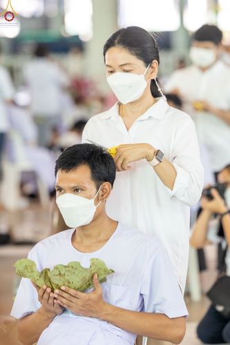 ภาพ No.63578:พิธีปลงผมนาคธรรมทายาท โครงการอุปสมบทบูชาธรรม มหาปูชนียาจารย์ประจำปี 2565 วันที่ 19 พฤศจิกายน พ.ศ. 2565 ณ สภาธรรมกายสากล วัดพระธรรมกาย