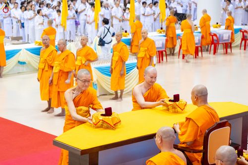 ภาพ No.311642:วันอาทิตย์ต้นเดือนที่ 1 มีนาคม พ.ศ.2569 สัมมนาพิเศษ พิธีมอบรูปหล่อโลหะหลวงปู่วัดปากน้ำ พระมงคลเทพมุนี พิธีมุทิตาสักการะในโอกาสพระครูปลัดรัตนวีรวัฒน์(รังสฤษดิ์ อิทธิจินฺตโก) เจ้าอาวาสวัดพระธรรมกาย  ดำรงตำแหน่งเป็น “ที่ปรึกษาเจ้าคณะจังหวัดปทุมธานี”  ณ ห้อง