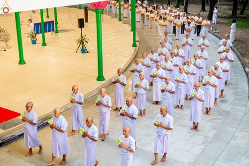 ภาพ No.350734:วันที่ 19 กันยายน พ.ศ.2569 พิธีบรรพชาอุปสมบท โครงการอุปสมบทหมู่บูชาธรรม ครบรอบ 109 ปี วันครูผู้ค้นพบวิชชาธรรมกาย ณ โบสถ์พระไตรปิฏก วัดพระธรรมกาย
