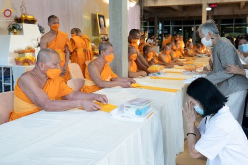 ภาพ No.71291:พิธีถวายภัตตาหารเป็นสังฆทาน แด่คณะพระธรรมยาตราฯ ในโครงการธรรมยาตรากตัญญูบูชา มหาปูชนียาจารย์ พระมงคลเทพมุนี(สด จนฺทสโร) พระผู้ปราบมาร อนุสรณ์สถาน 7 แห่ง ปีที่ 11 วันที่ 15 มกราคม พ.ศ. 2566